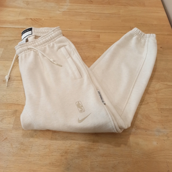 Nike NBA Chicago Bulls Cream Showtime Performance Pants Men's Size Small - Picture 1 of 15